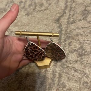 Jag/Leopard print earrings item1️⃣6️⃣